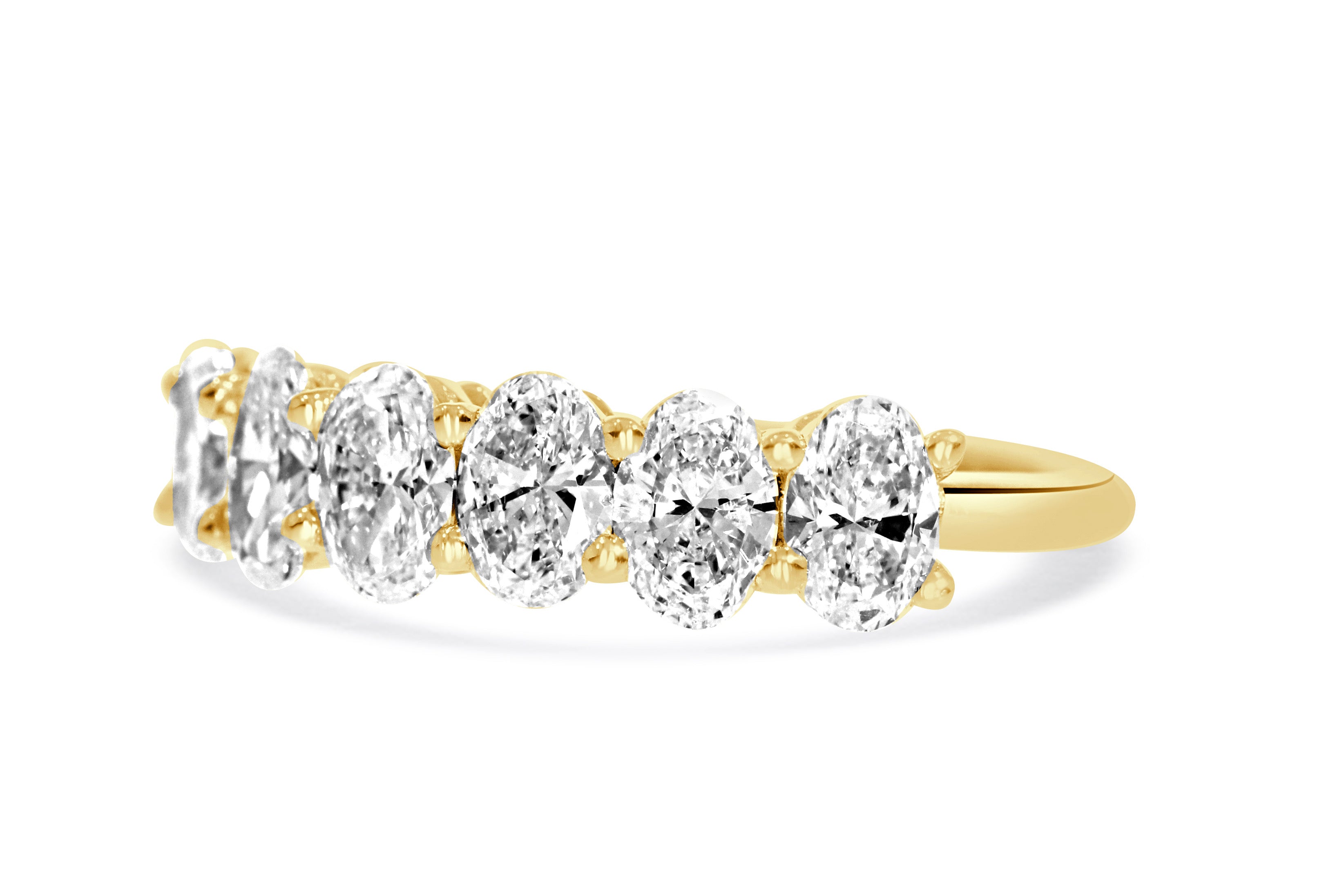 Oval diamond line ring