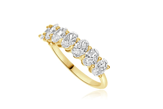 Oval diamond line ring